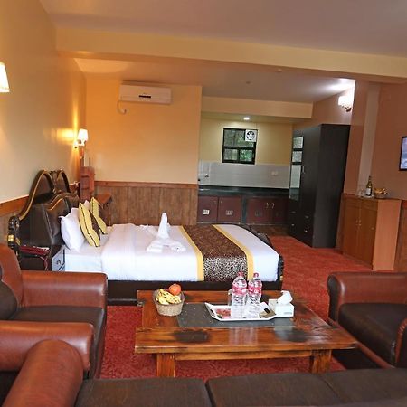 Grand Shivalaya Hotel And Restro Pokhara Esterno foto