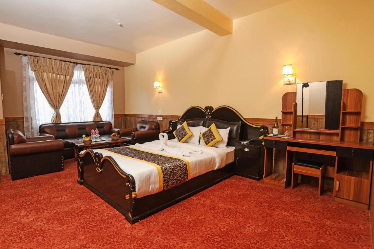 Grand Shivalaya Hotel And Restro Pokhara Esterno foto