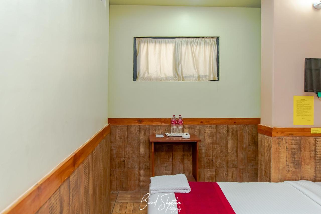 Grand Shivalaya Hotel And Restro Pokhara Esterno foto